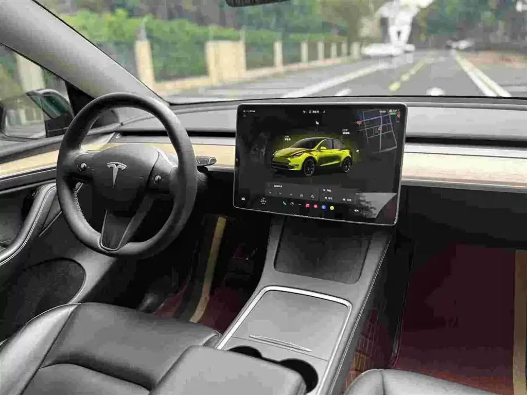 Tesla Model Y — фото 6