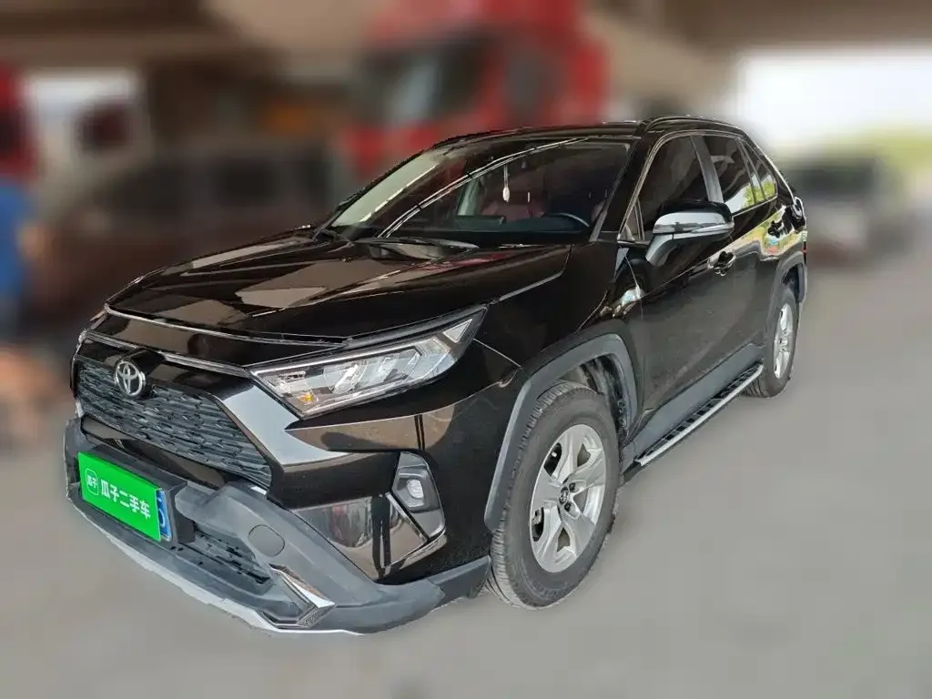 Toyota RAV4 — фото 1