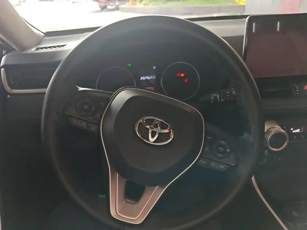 Toyota RAV4 — фото 10