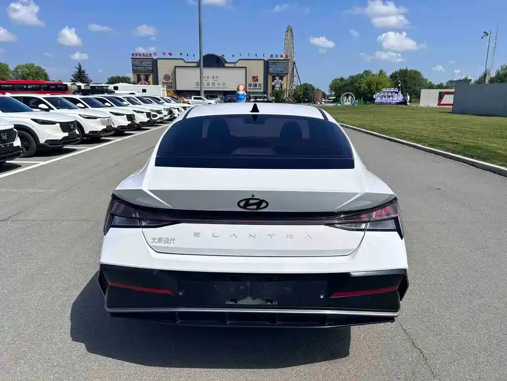 Hyundai Elantra — фото 4