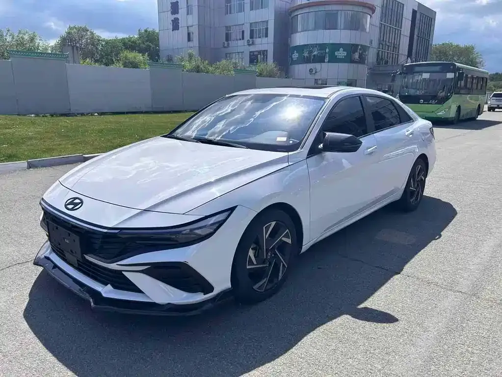 Hyundai Elantra — фото 10