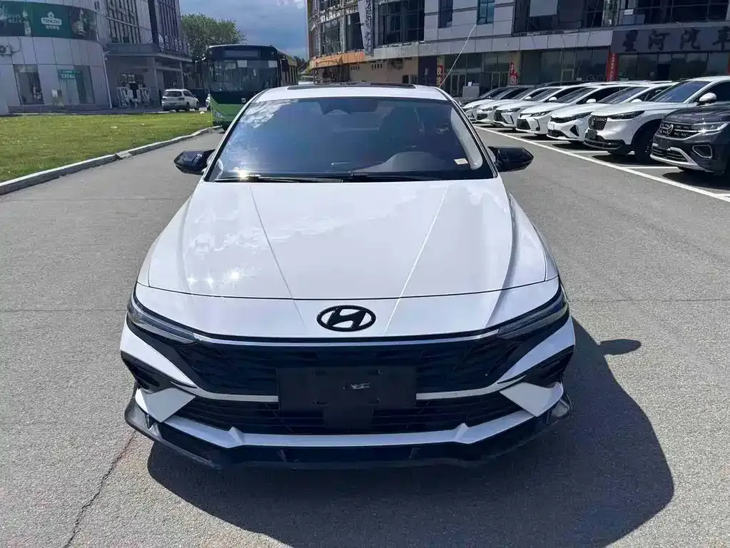 Hyundai Elantra — фото 9