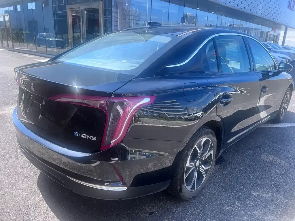Hongqi E-QM5 — фото 6