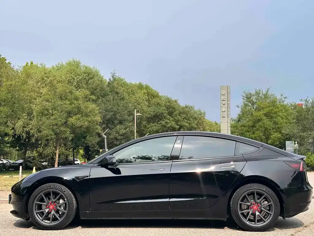 Tesla Model 3 — фото 5