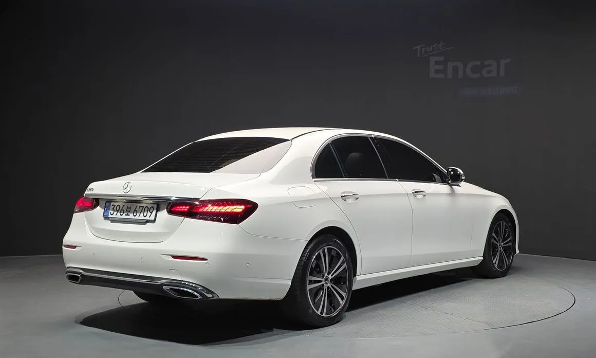 Mercedes-Benz E-Class — фото 2