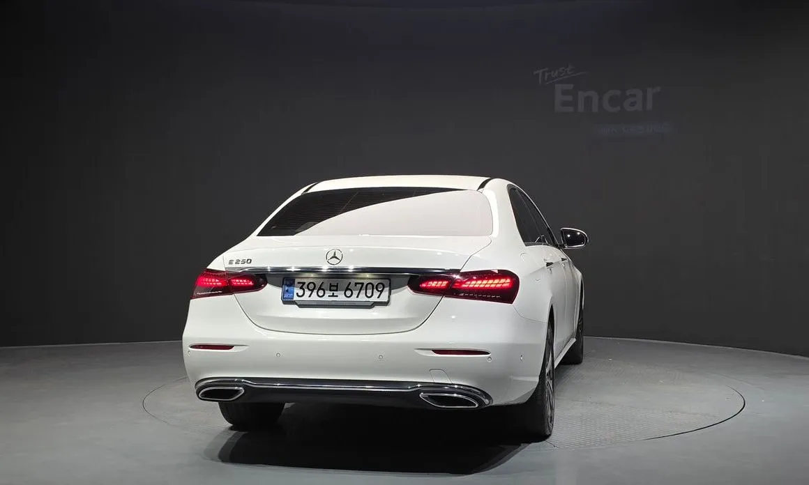 Mercedes-Benz E-Class — фото 4