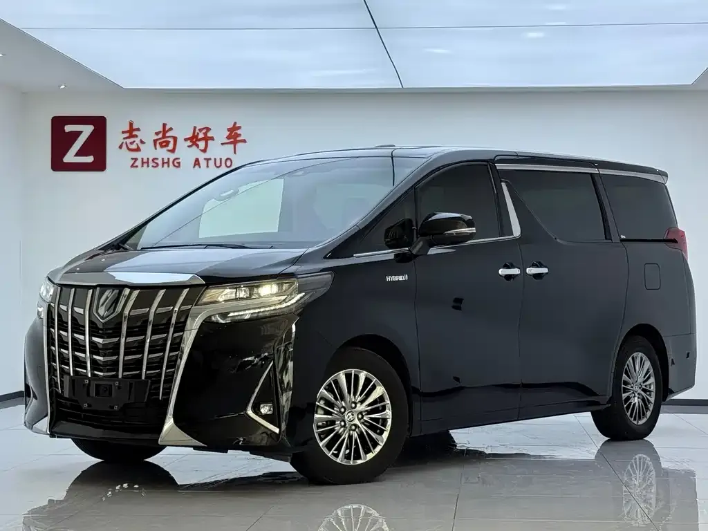 Toyota Alphard — фото 1