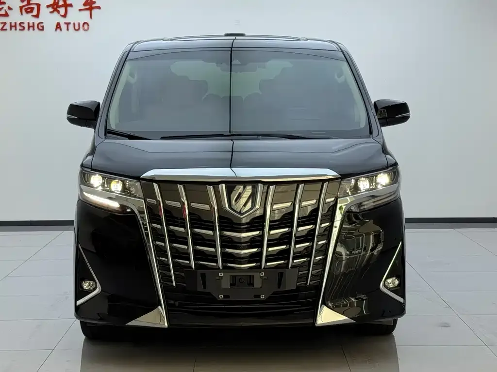 Toyota Alphard — фото 4