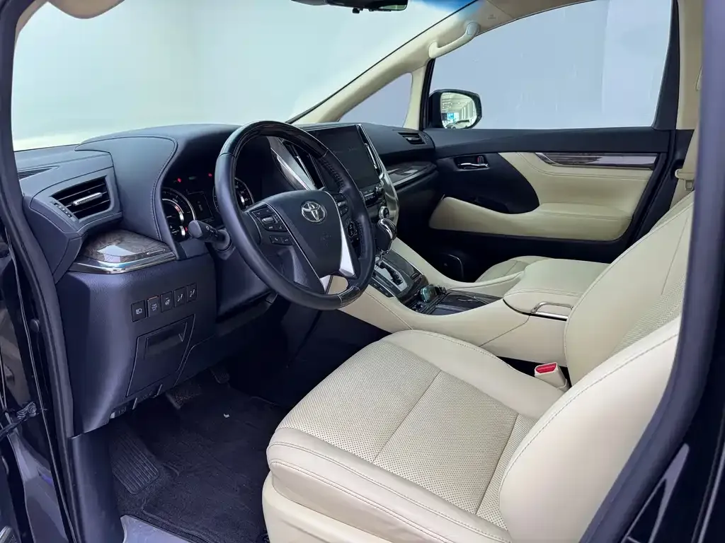 Toyota Alphard — фото 6