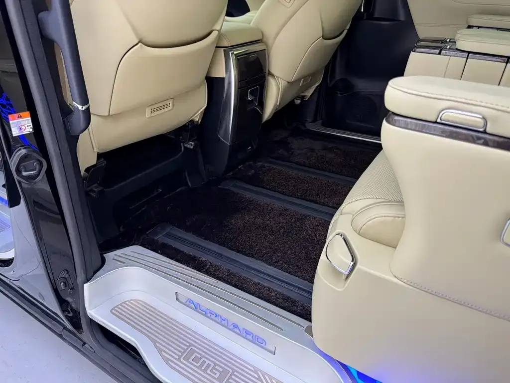 Toyota Alphard — фото 7