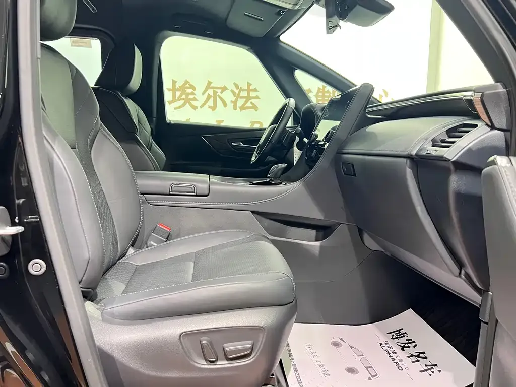 Toyota Vellfire — фото 4