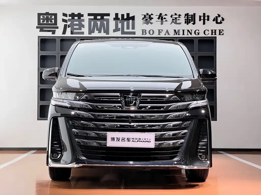 Toyota Vellfire — фото 2