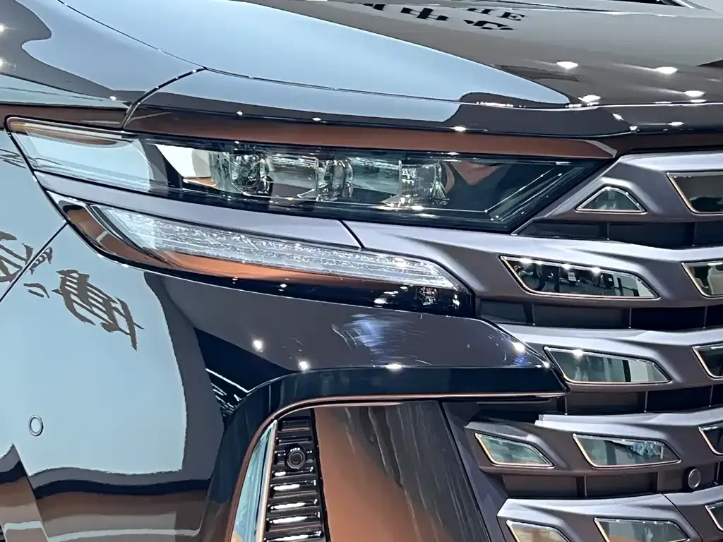 Toyota Vellfire — фото 10