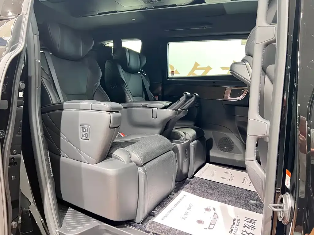 Toyota Vellfire — фото 9