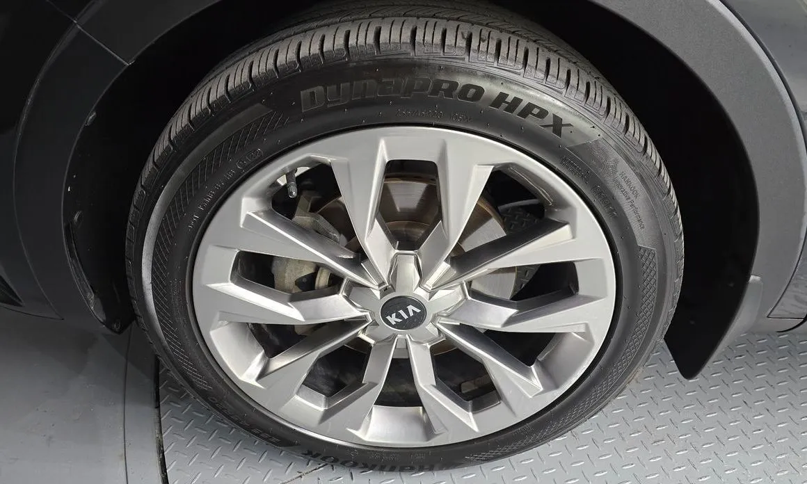 Kia Sorento — фото 8