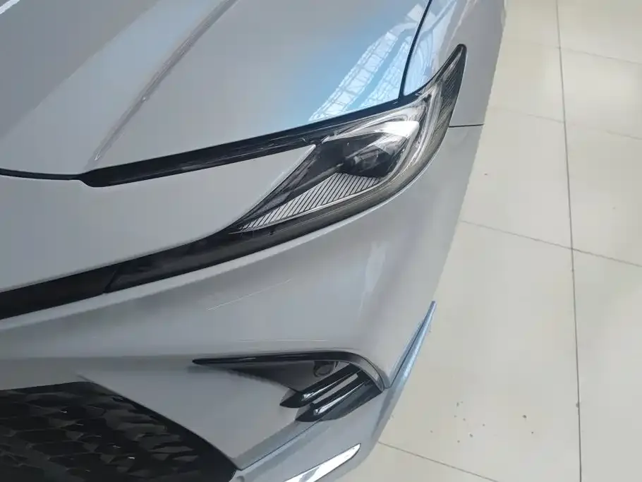 Toyota Camry — фото 10