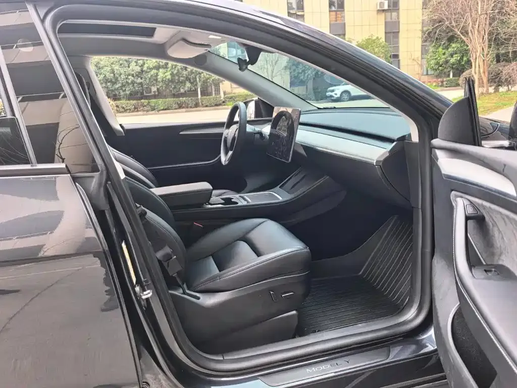 Tesla Model Y — фото 4