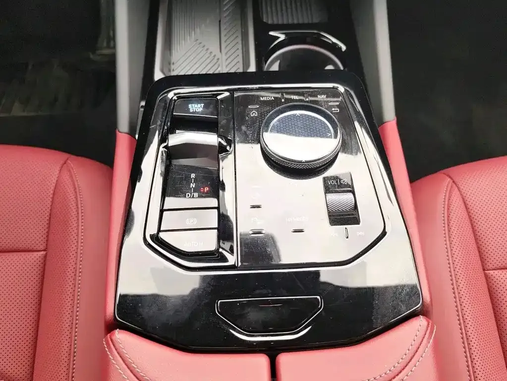 BMW i5 — фото 10
