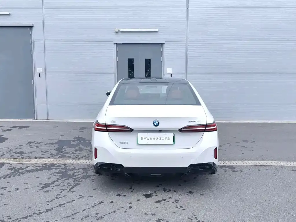BMW i5 — фото 2