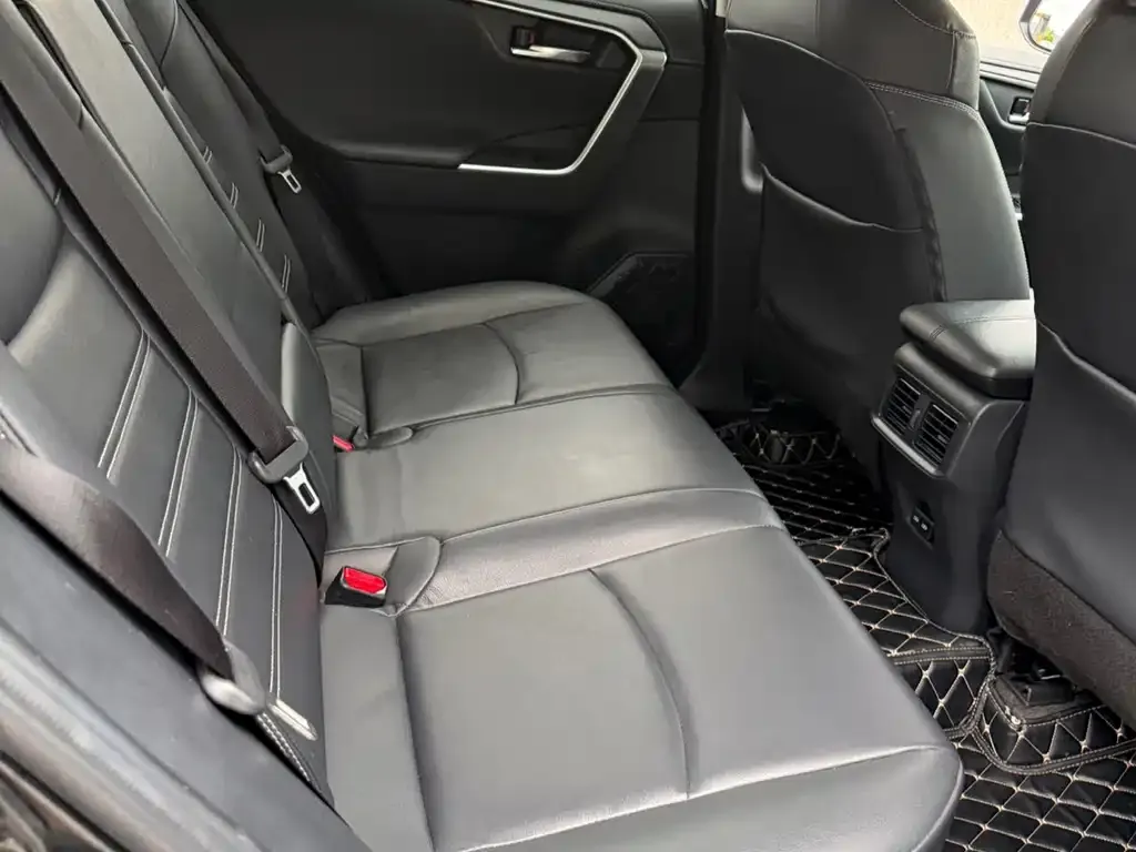 Toyota RAV4 — фото 2