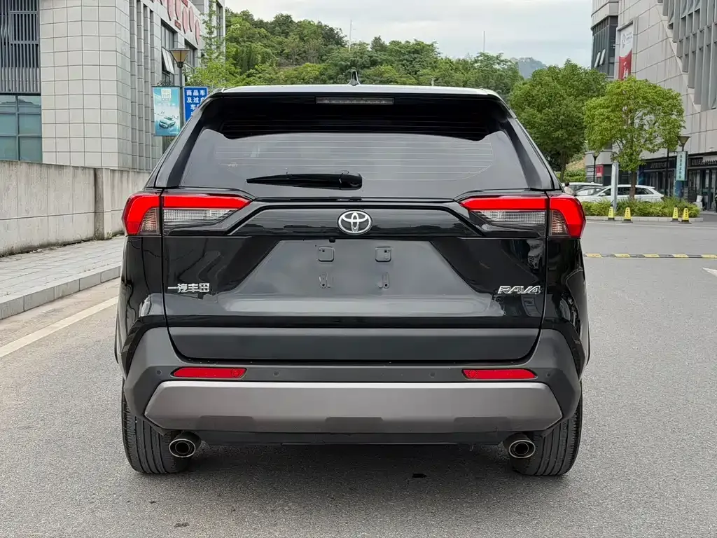 Toyota RAV4 — фото 6