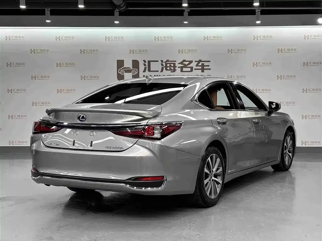 Lexus ES — фото 4