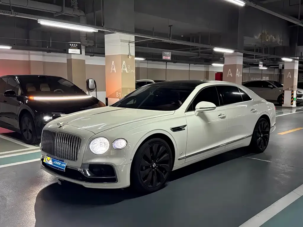 Bentley Flying Spur — фото 1