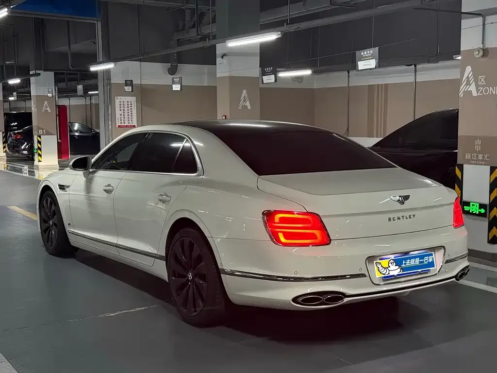 Bentley Flying Spur — фото 3