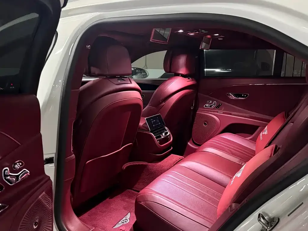 Bentley Flying Spur — фото 4