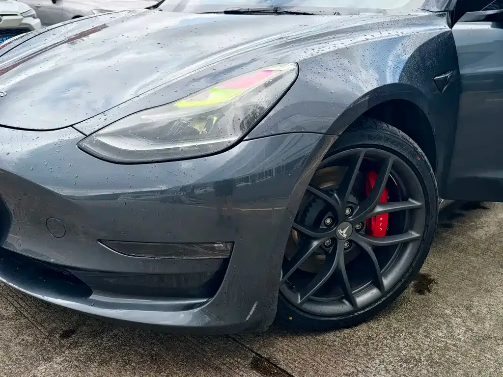Tesla Model 3 — фото 7