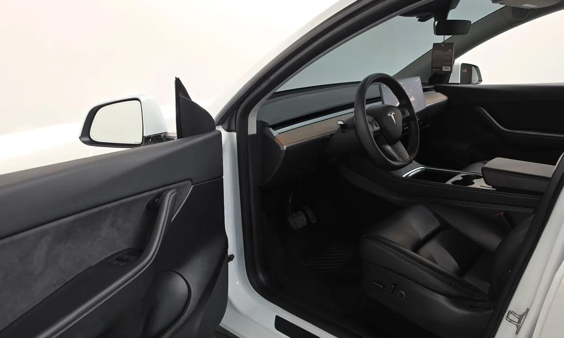 Tesla Model Y — фото 6