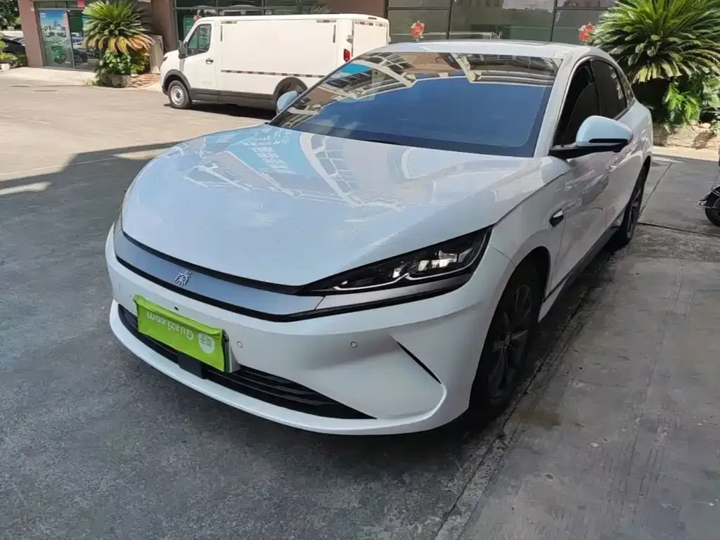 BYD Qin L — фото 1