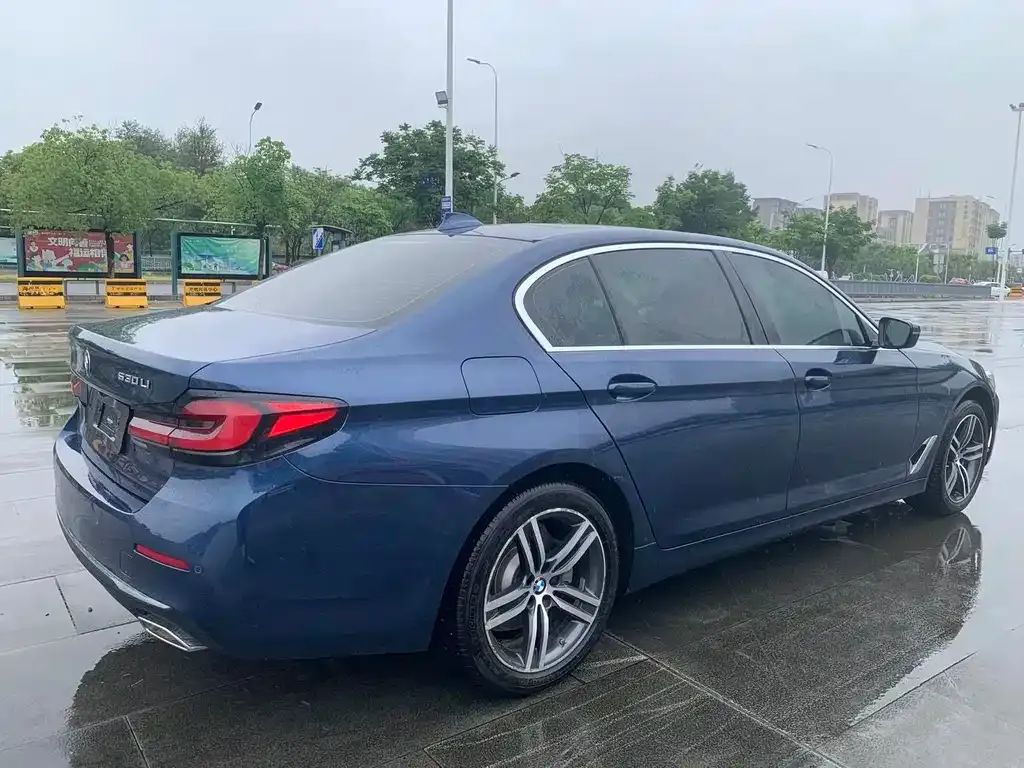 BMW 5 Series — фото 10