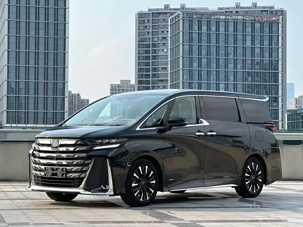 Toyota Vellfire — фото 1