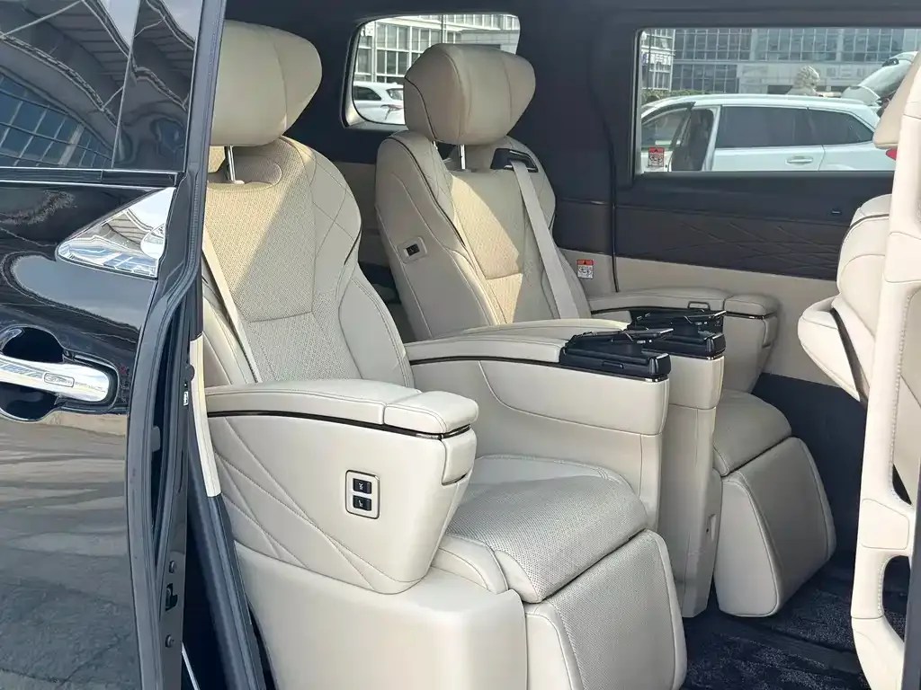 Toyota Vellfire — фото 3
