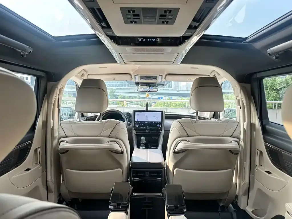 Toyota Vellfire — фото 4
