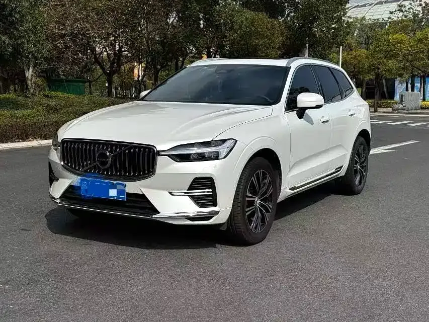Volvo XC60 — фото 1