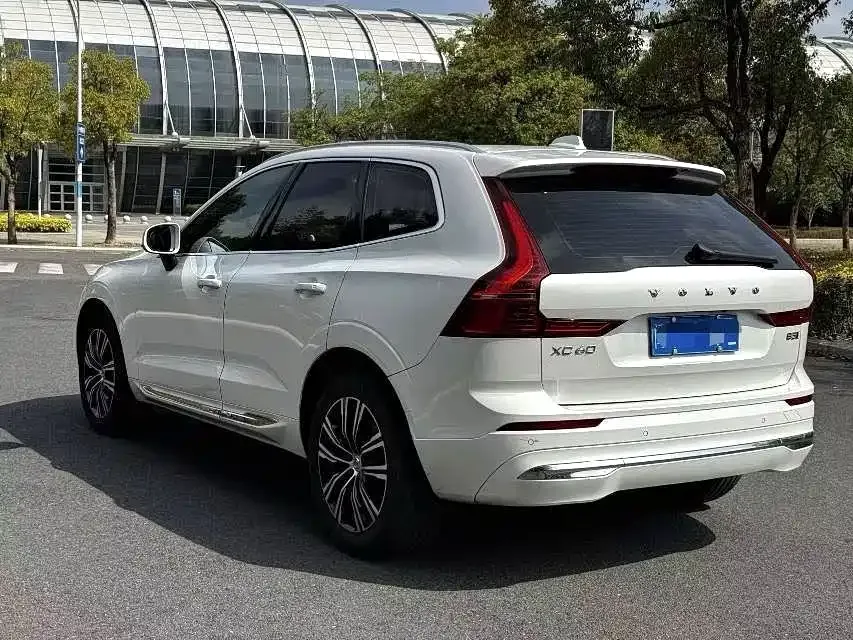Volvo XC60 — фото 6