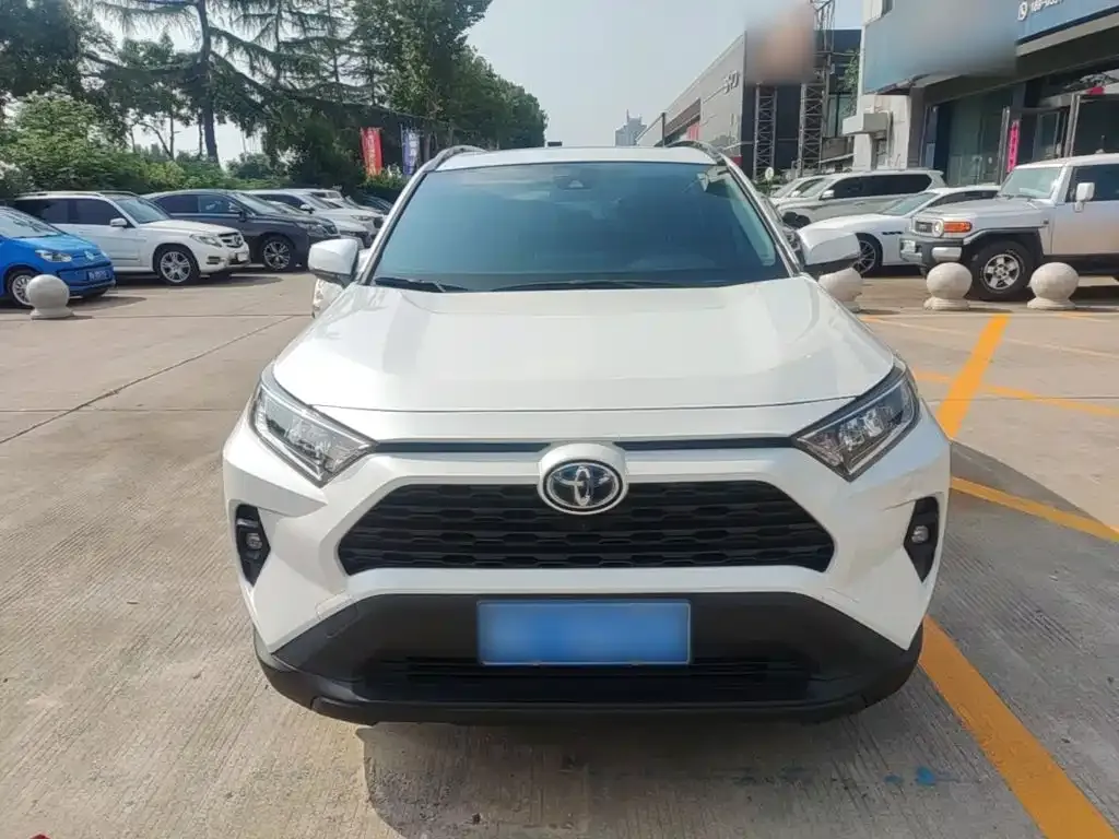 Toyota RAV4 — фото 5