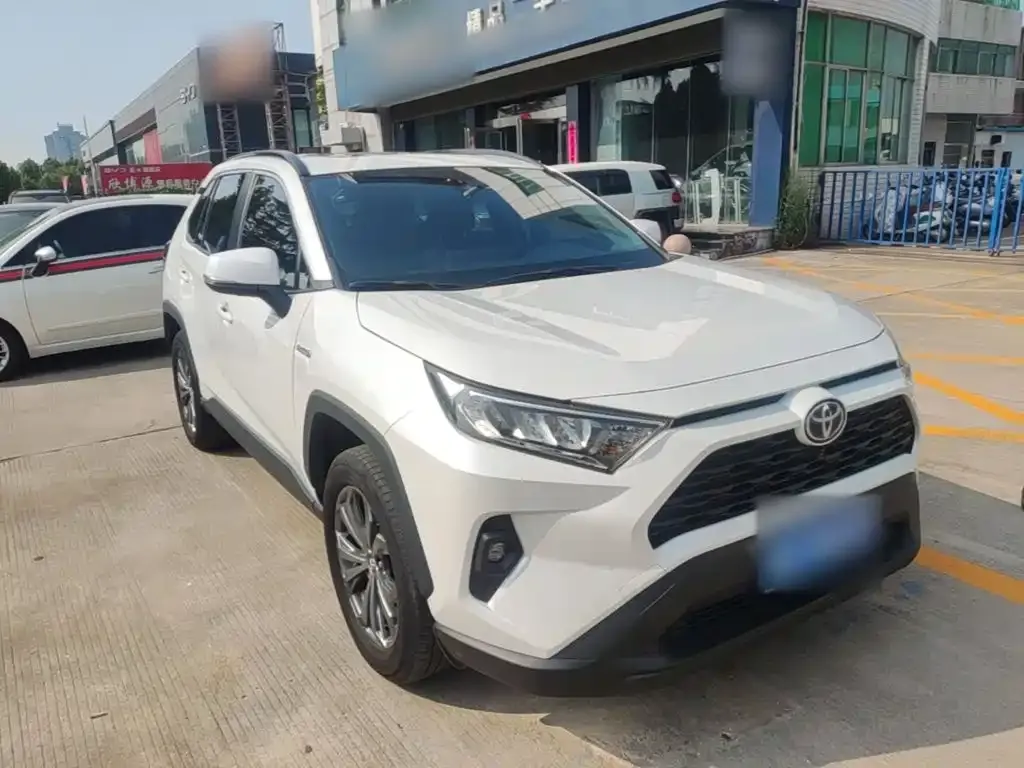 Toyota RAV4 — фото 7