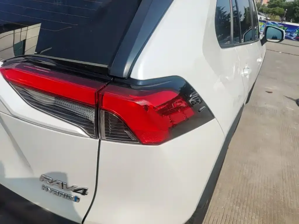 Toyota RAV4 — фото 2