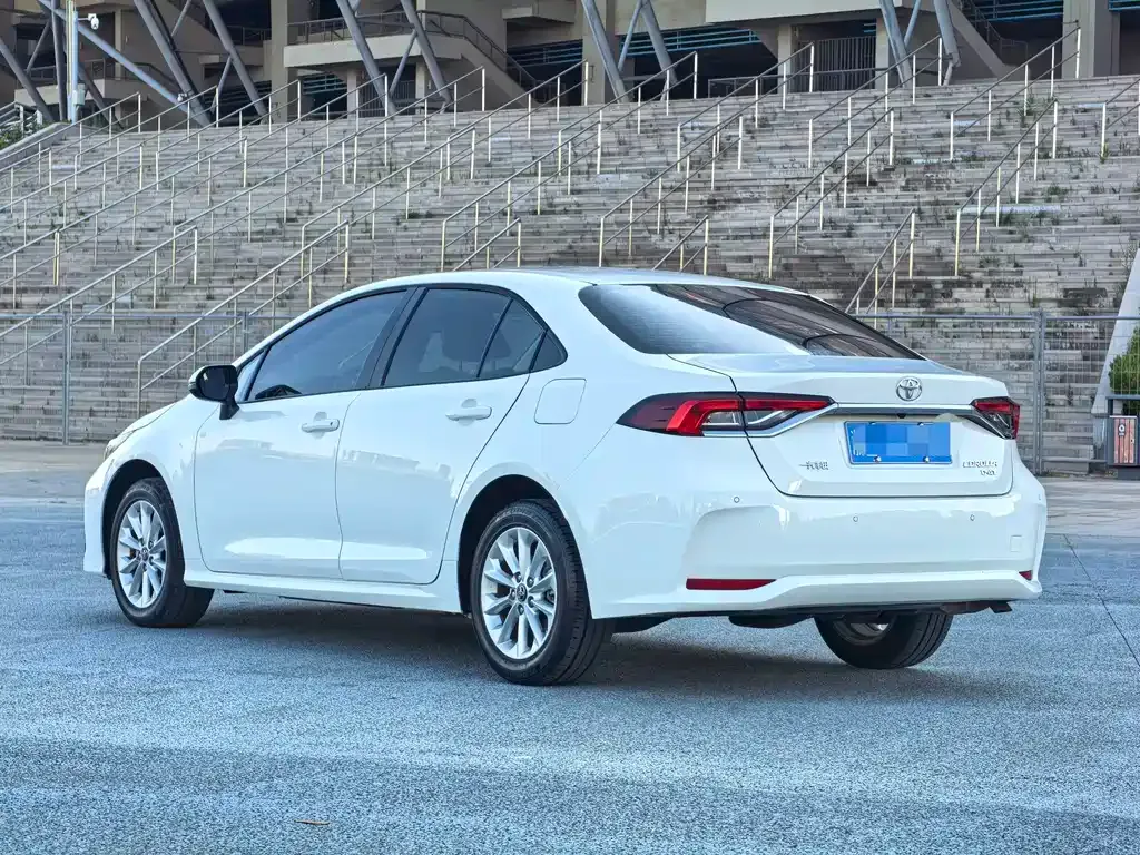 Toyota Corolla — фото 6