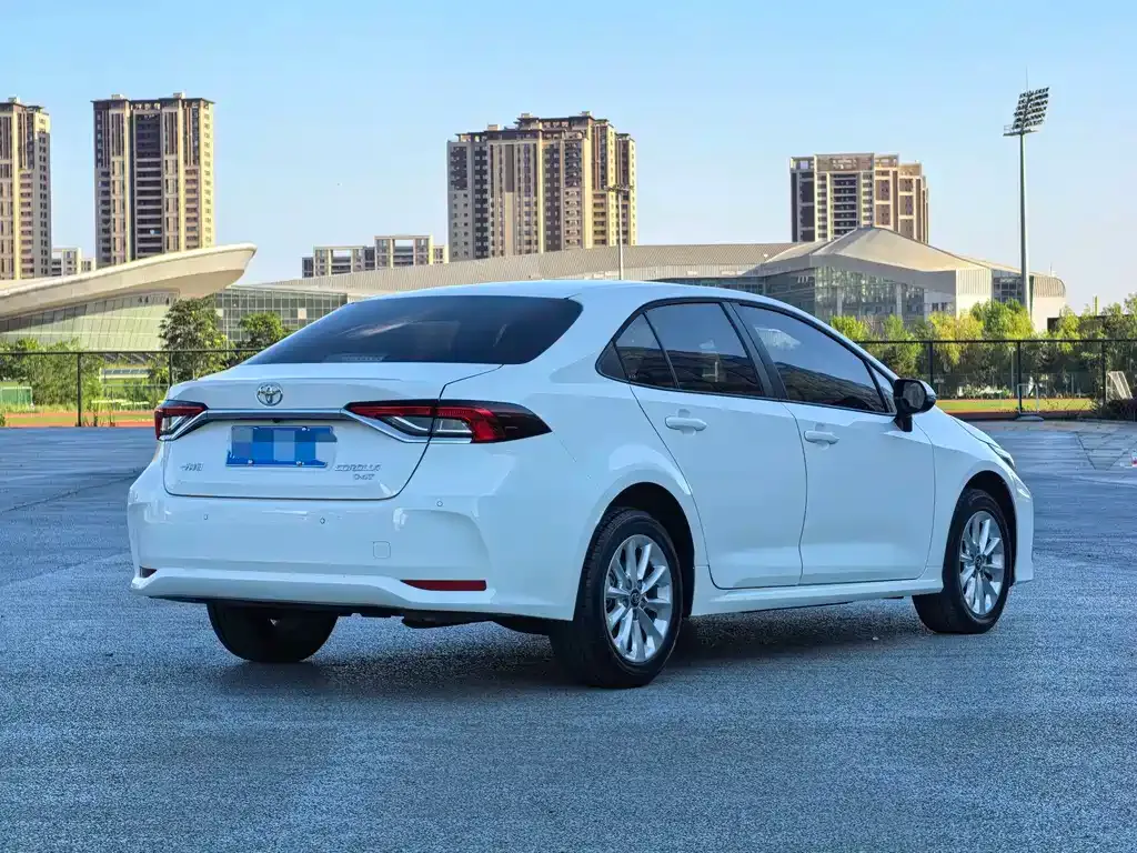 Toyota Corolla — фото 4