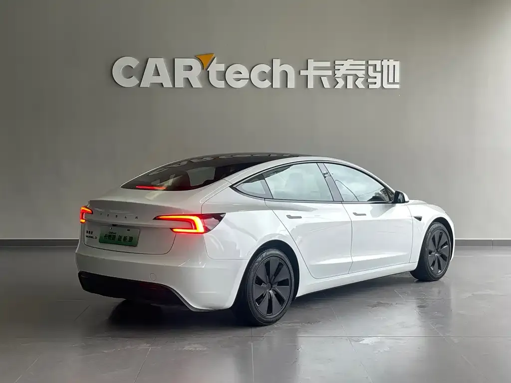 Tesla Model 3 — фото 3