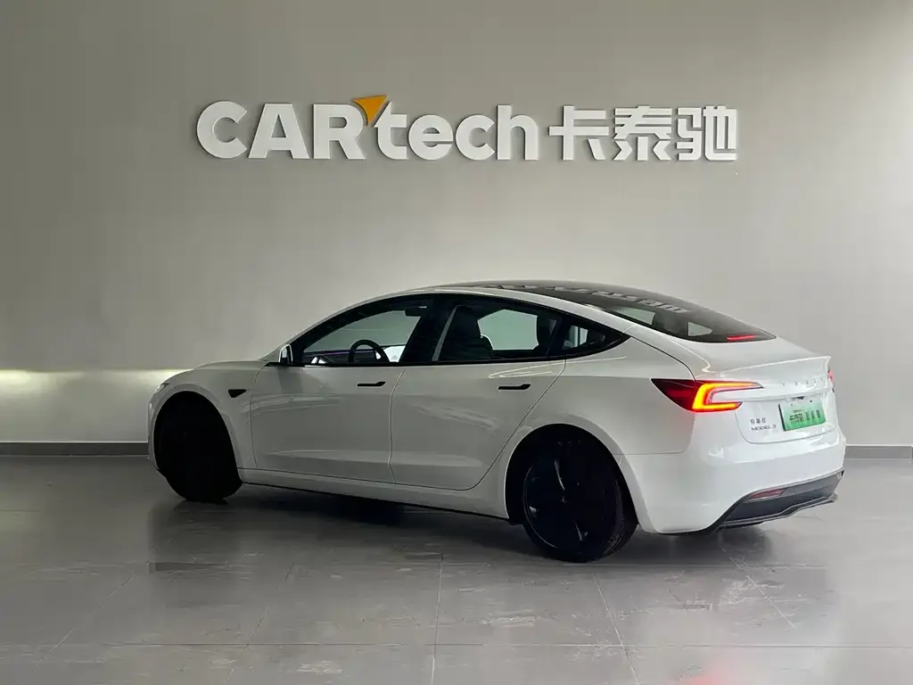 Tesla Model 3 — фото 2