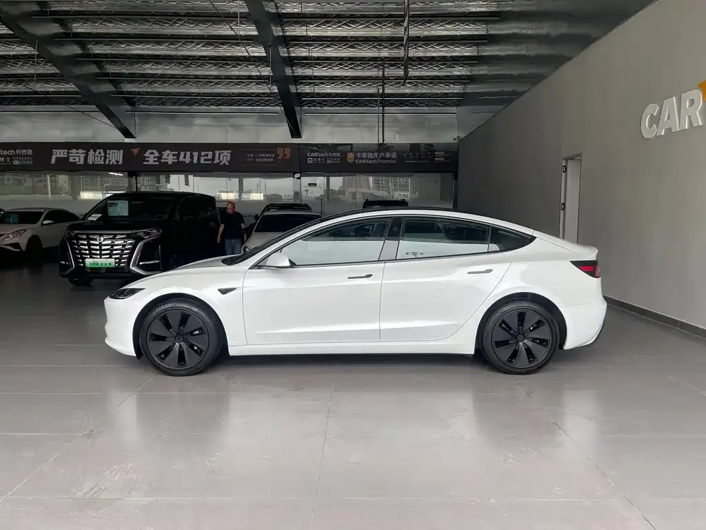 Tesla Model 3 — фото 5