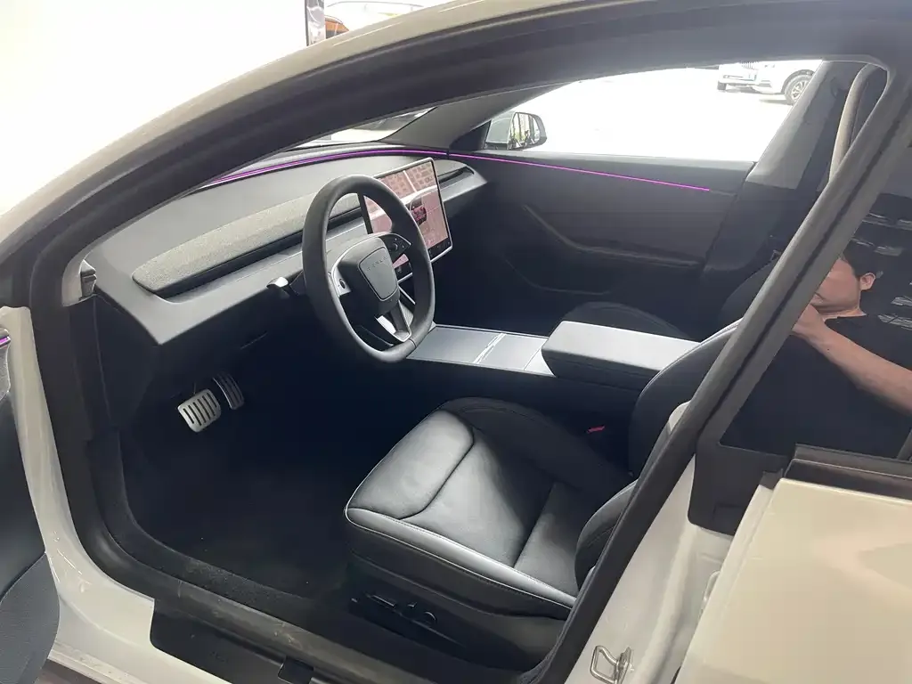 Tesla Model 3 — фото 8
