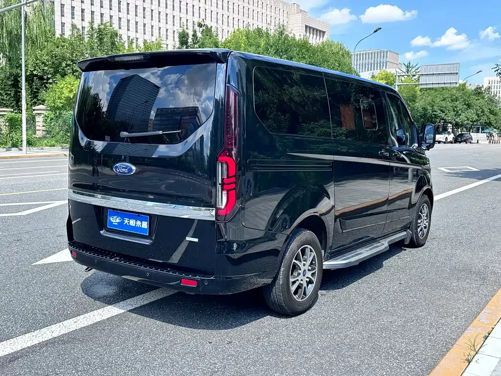 Ford Tourneo — фото 8