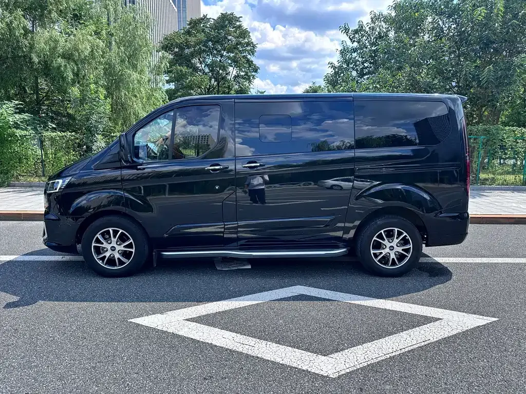 Ford Tourneo — фото 7