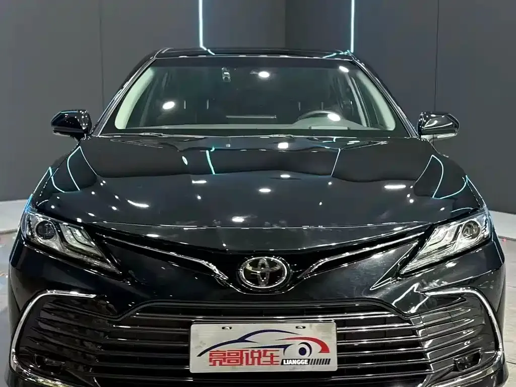 Toyota Camry — фото 2